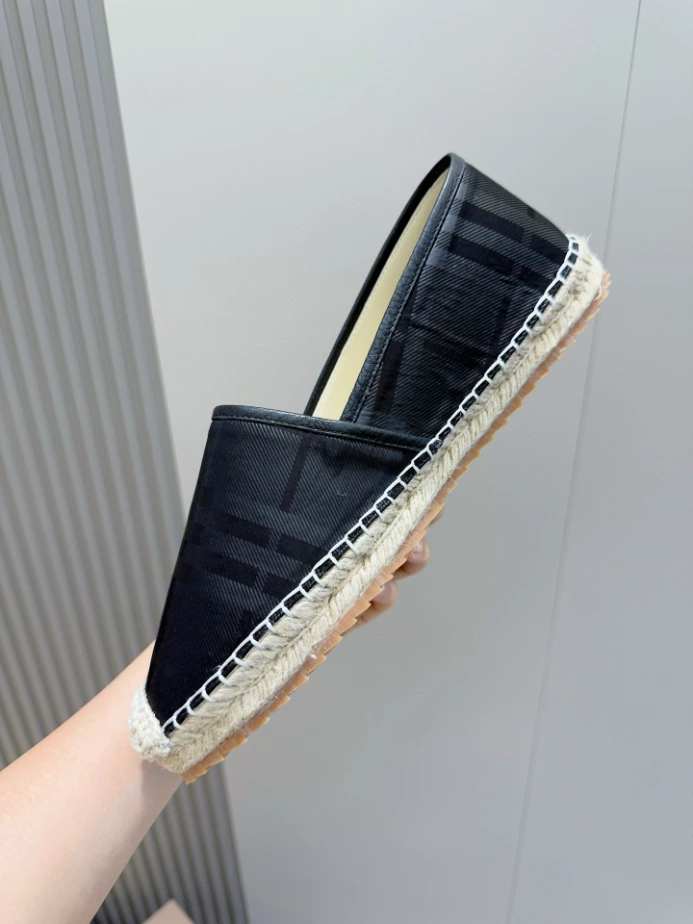 BURBERRY CANVAS STRAW BUCKET - BBR038