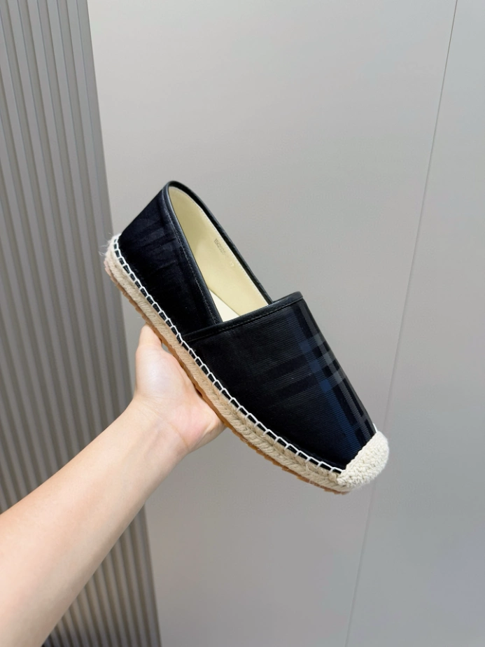 BURBERRY CANVAS STRAW BUCKET - BBR038