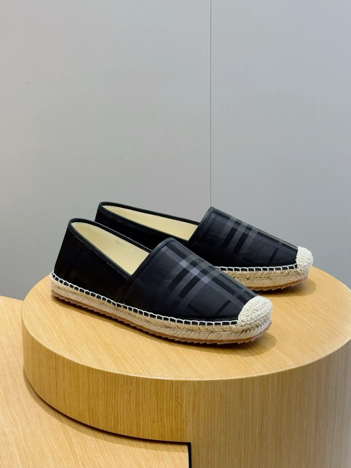 BURBERRY CANVAS STRAW BUCKET - BBR038