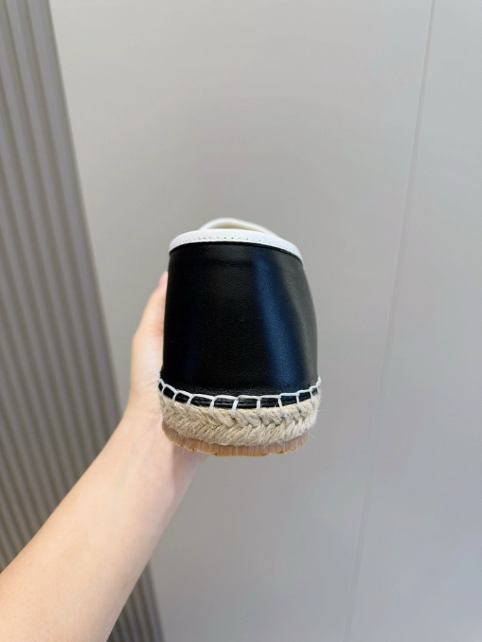 BURBERRY CANVAS STRAW BUCKET - BBR047