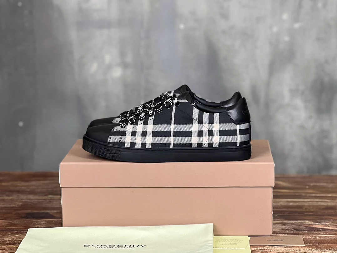BURBERRY CHECK AND LEATHER SNEAKERS - BBR073