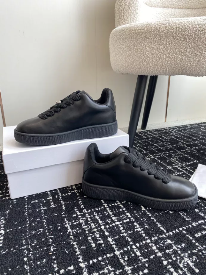 BURBERRY LEATHER BOX SNEAKERS - BBR099