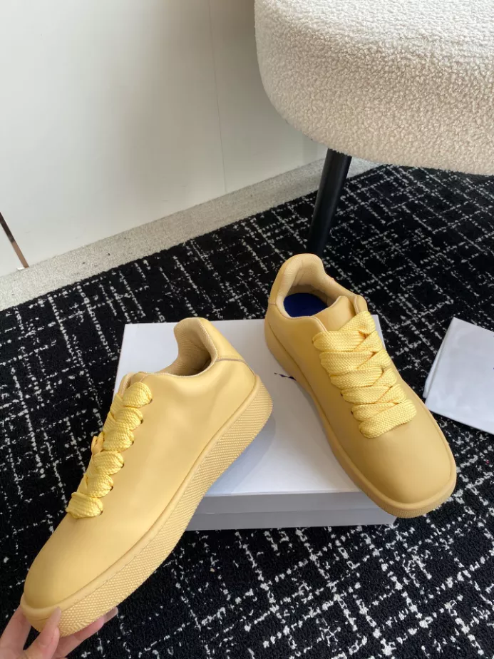 BURBERRY LEATHER BOX SNEAKERS - BBR101