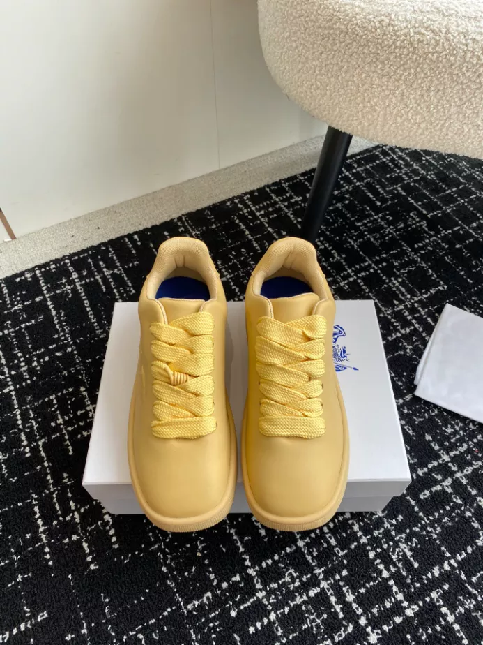 BURBERRY LEATHER BOX SNEAKERS - BBR101