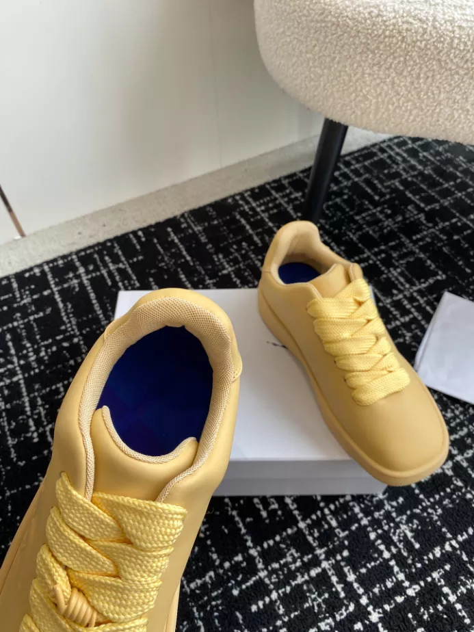 BURBERRY LEATHER BOX SNEAKERS - BBR101