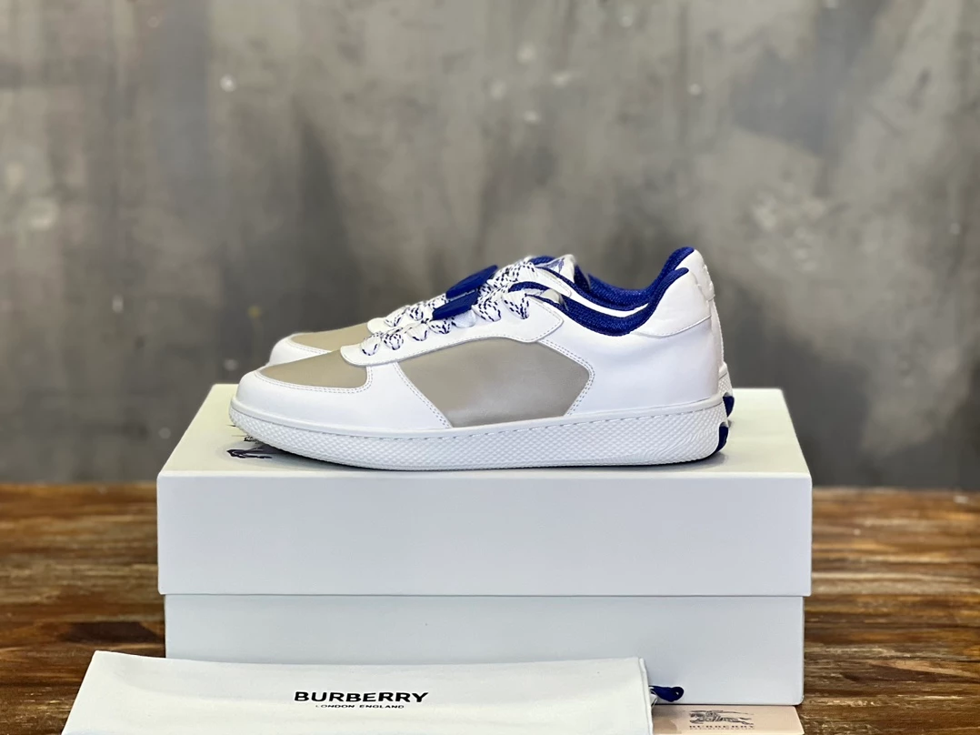 BURBERRY LEATHER SNEAKERS - BBR077