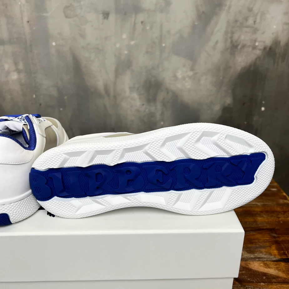 BURBERRY LEATHER SNEAKERS - BBR077