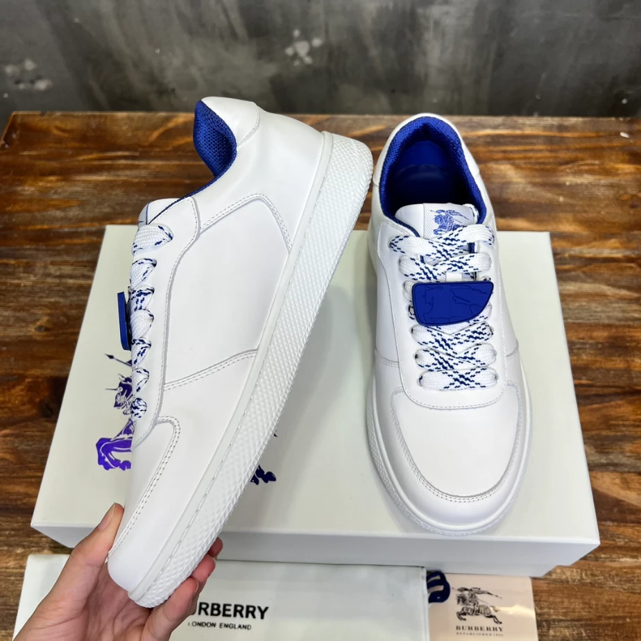 BURBERRY LEATHER SNEAKERS - BBR080