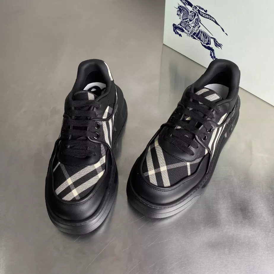 BURBERRY SNEAKERS - BBR034