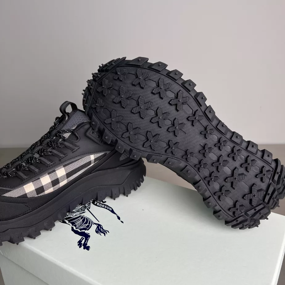 BURBERRY SNEAKERS - BBR049