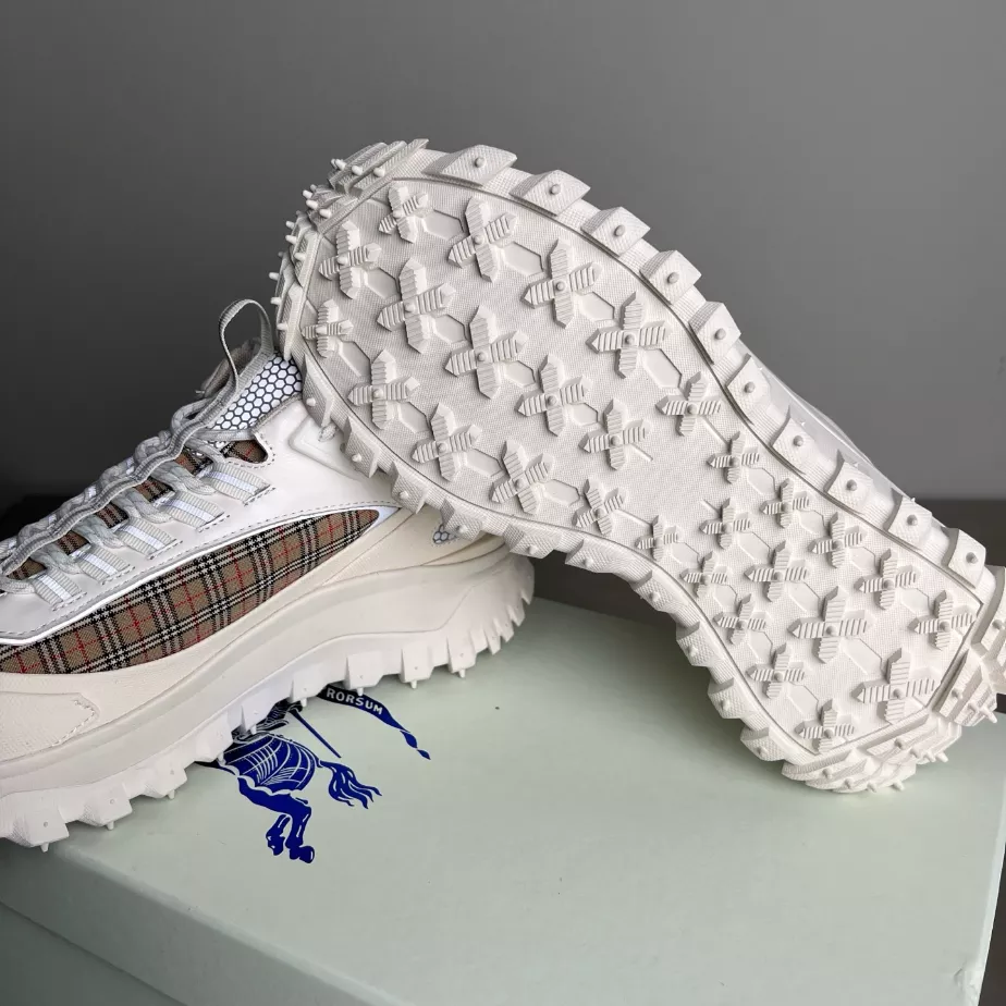 BURBERRY SNEAKERS - BBR050