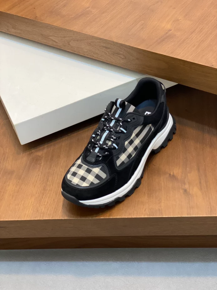 BURBERRY SNEAKERS - BBR066