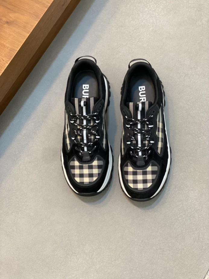 BURBERRY SNEAKERS - BBR066