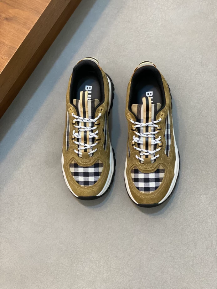 BURBERRY SNEAKERS - BBR067