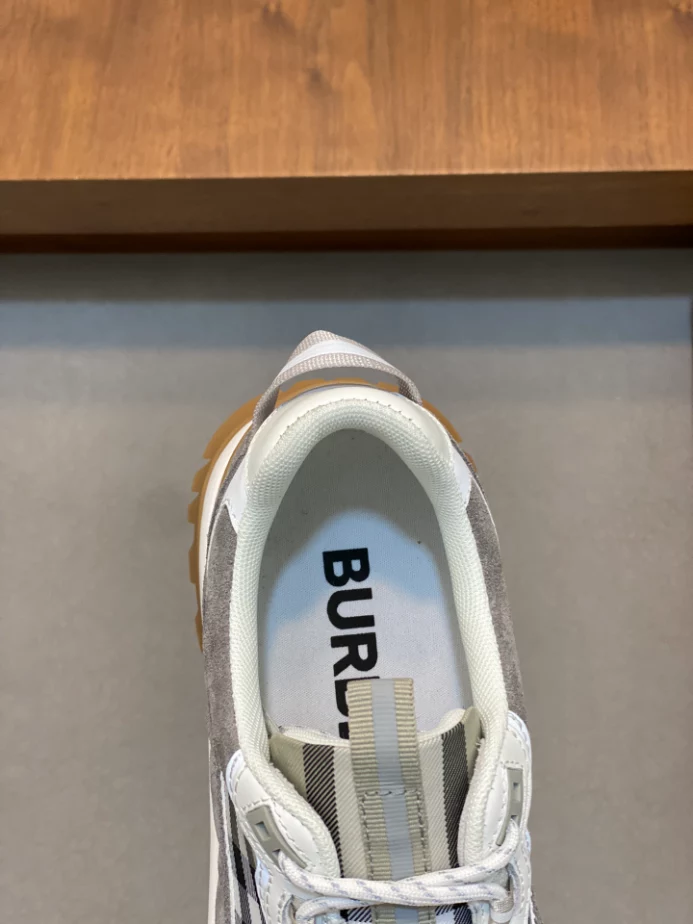 BURBERRY SNEAKERS - BBR068