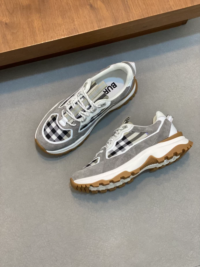 BURBERRY SNEAKERS - BBR068