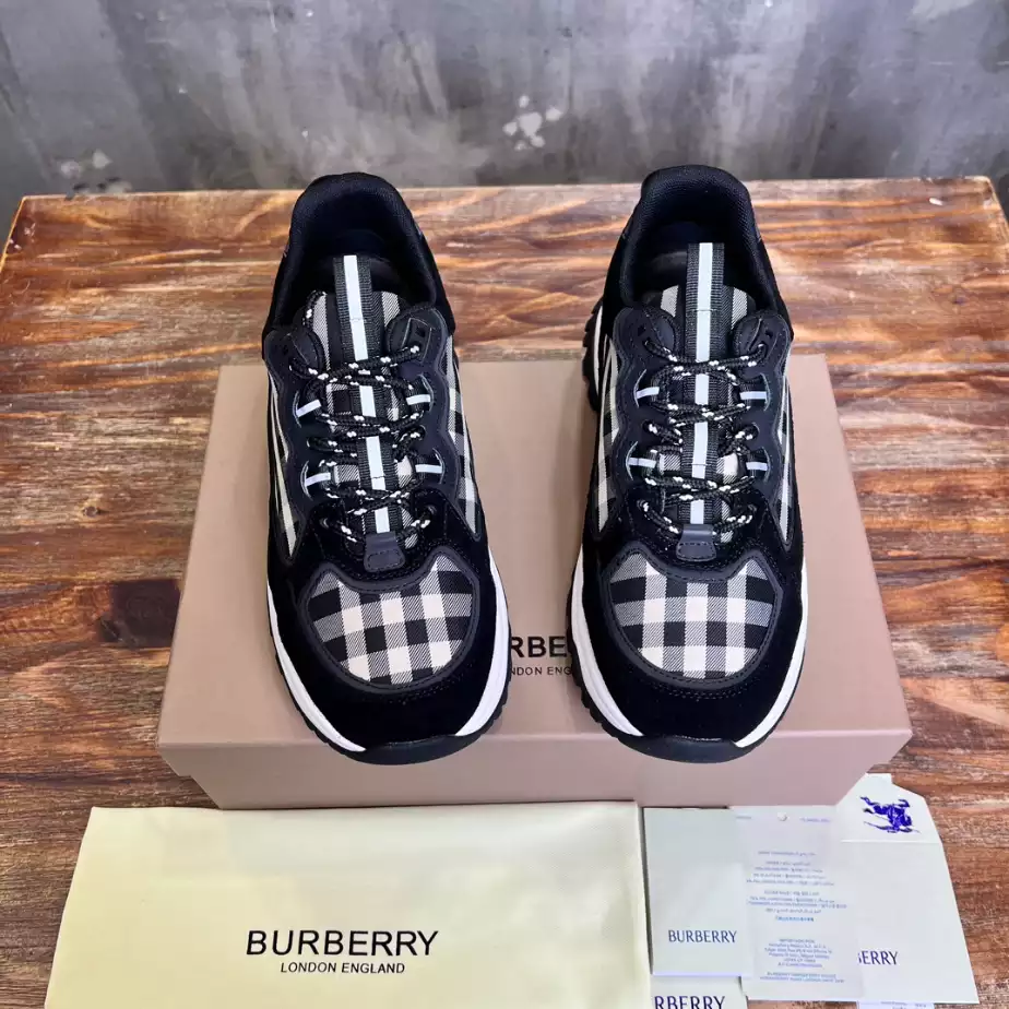 BURBERRY SNEAKERS - BBR106