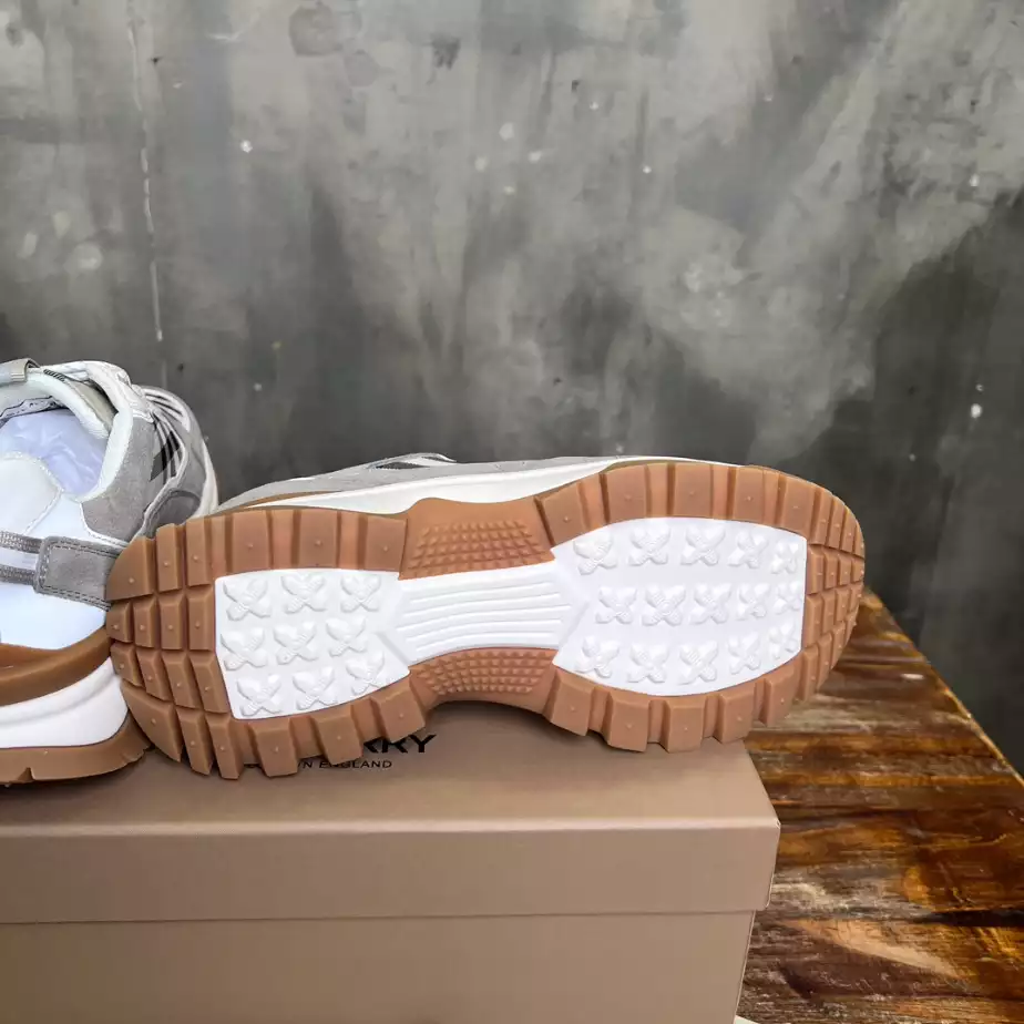 BURBERRY SNEAKERS - BBR107