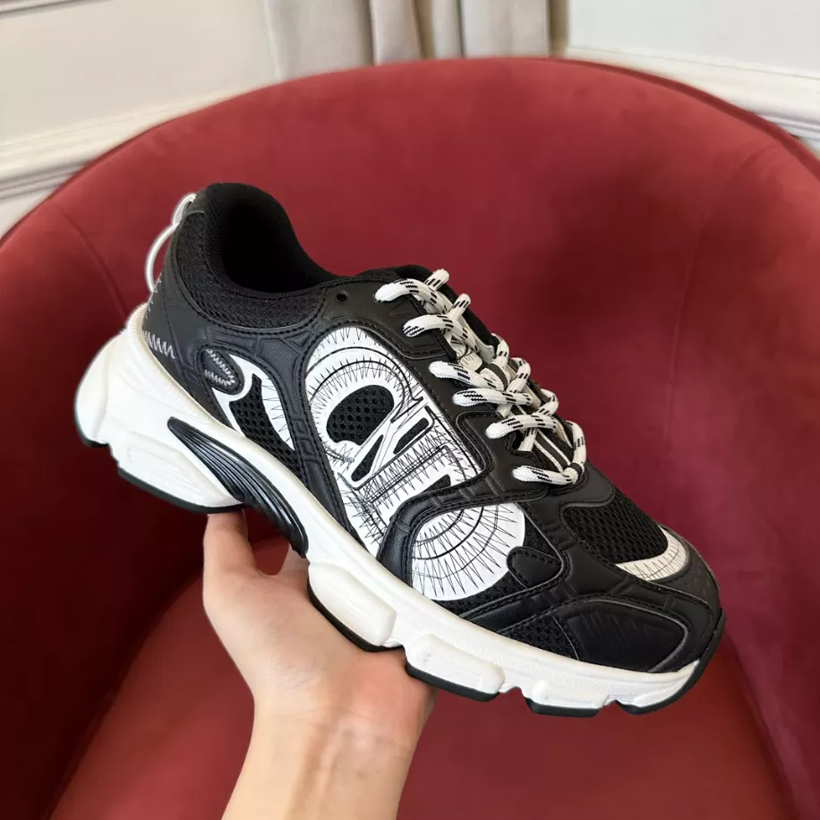 DIOR CHRONO SNEAKERS.