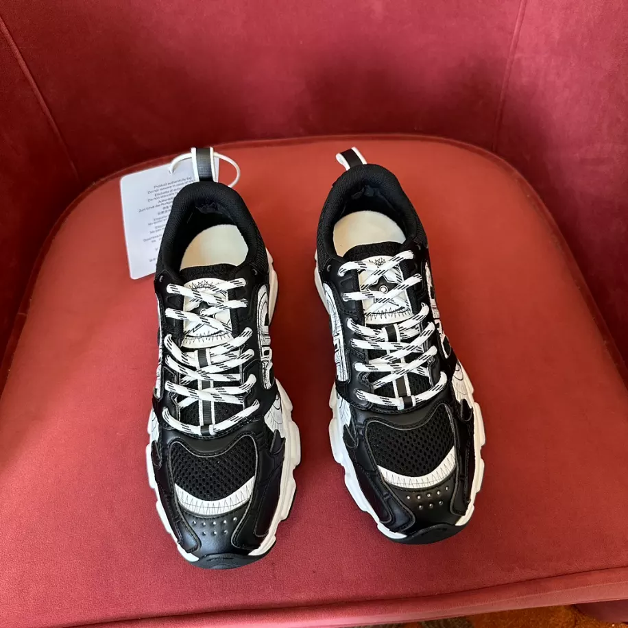 DIOR CHRONO SNEAKERS.