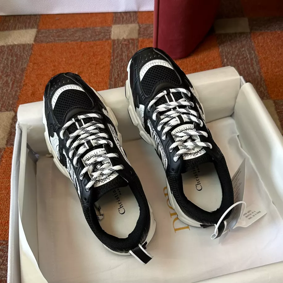 DIOR CHRONO SNEAKERS.