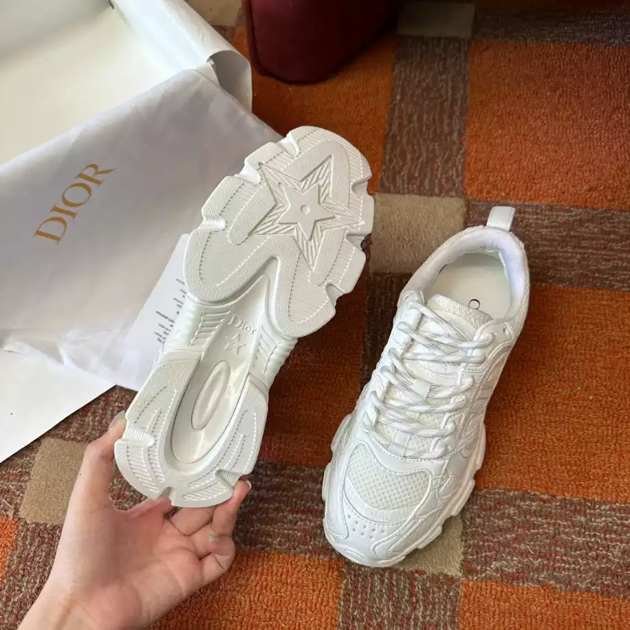 DIOR CHRONO SNEAKERS.