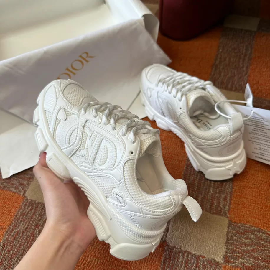DIOR CHRONO SNEAKERS.