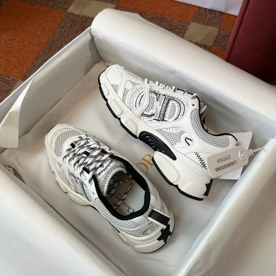 DIOR CHRONO SNEAKERS.