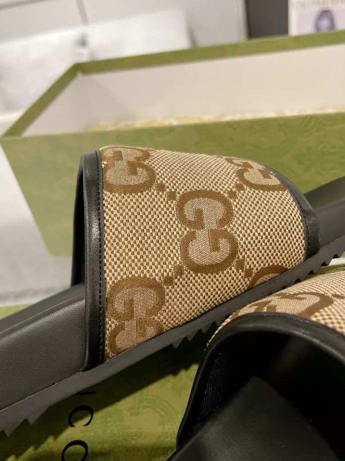 GUCCI MEN'S SLIDE SANDAL - GSL060