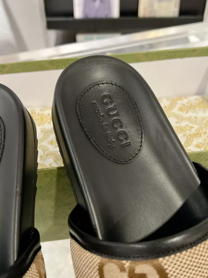 GUCCI MEN'S SLIDE SANDAL - GSL060