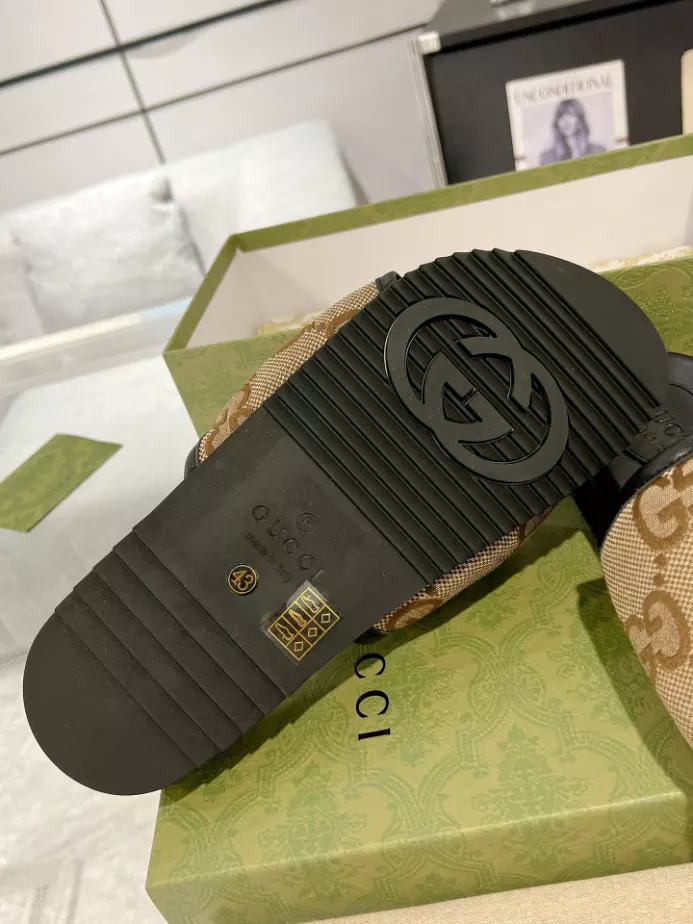 GUCCI MEN'S SLIDE SANDAL - GSL060