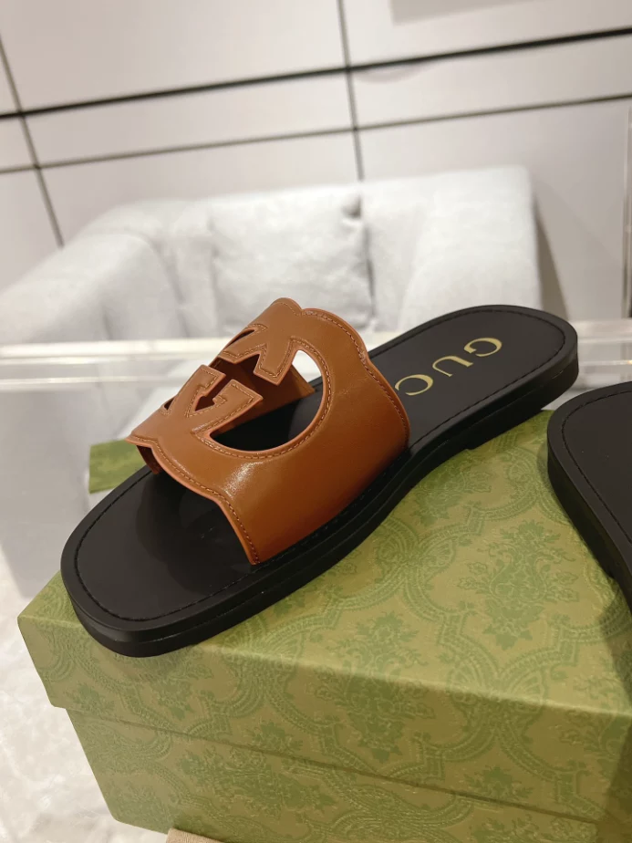 GUCCI MEN'S SLIDE SANDAL - GSL066