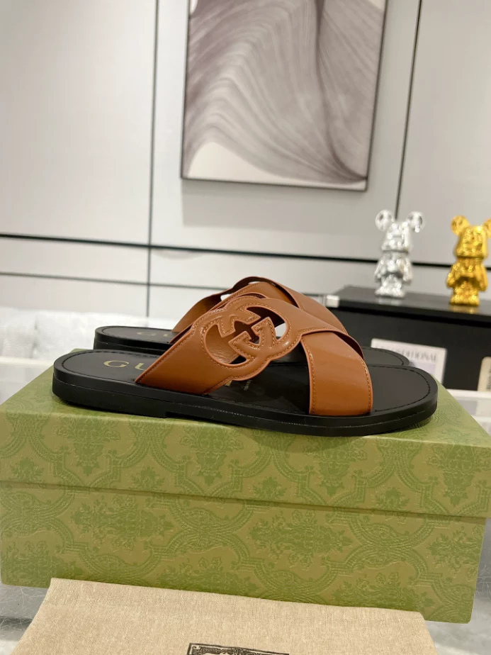 GUCCI MEN'S SLIDE SANDAL - GSL068