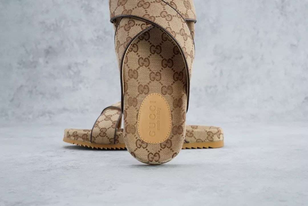 GUCCI MEN'S SLIDE SANDAL - GSL071