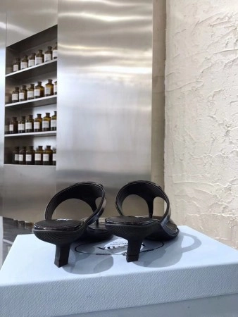 PRADA HEELED THONG SANDALS IN BLACK BRUSHED LEATHER - PSD052