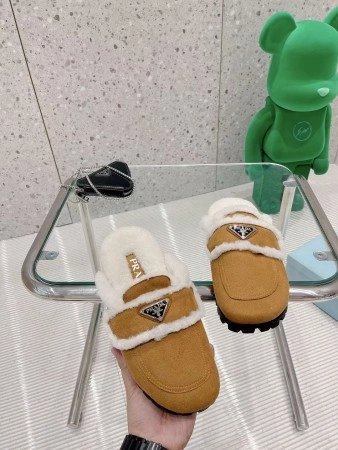 PRADA WOMEN'S SLIPPERS IN TAN SHEARLING - PSD050