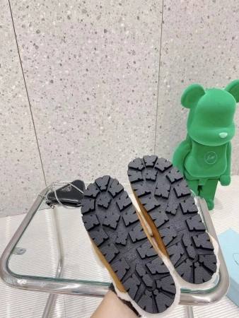 PRADA WOMEN'S SLIPPERS IN TAN SHEARLING - PSD050