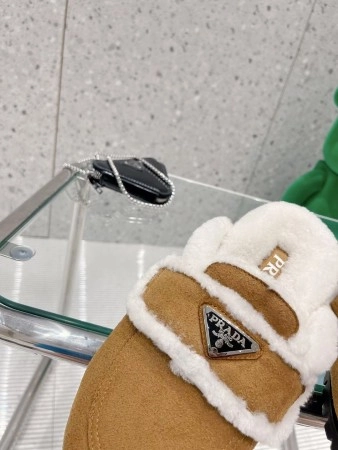 PRADA WOMEN'S SLIPPERS IN TAN SHEARLING - PSD050