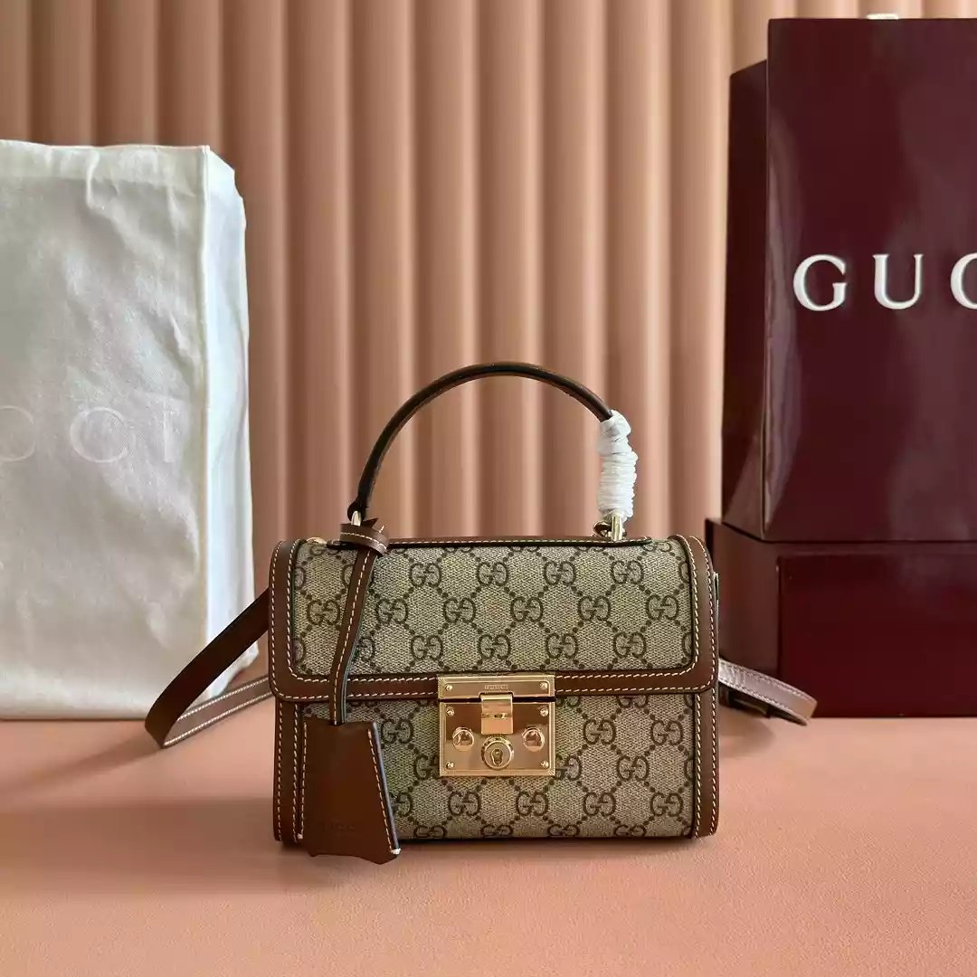 GG Supreme Padlock Small Shoulder Bag - BG081 GG Supreme Padlock Small Shoulder Bag