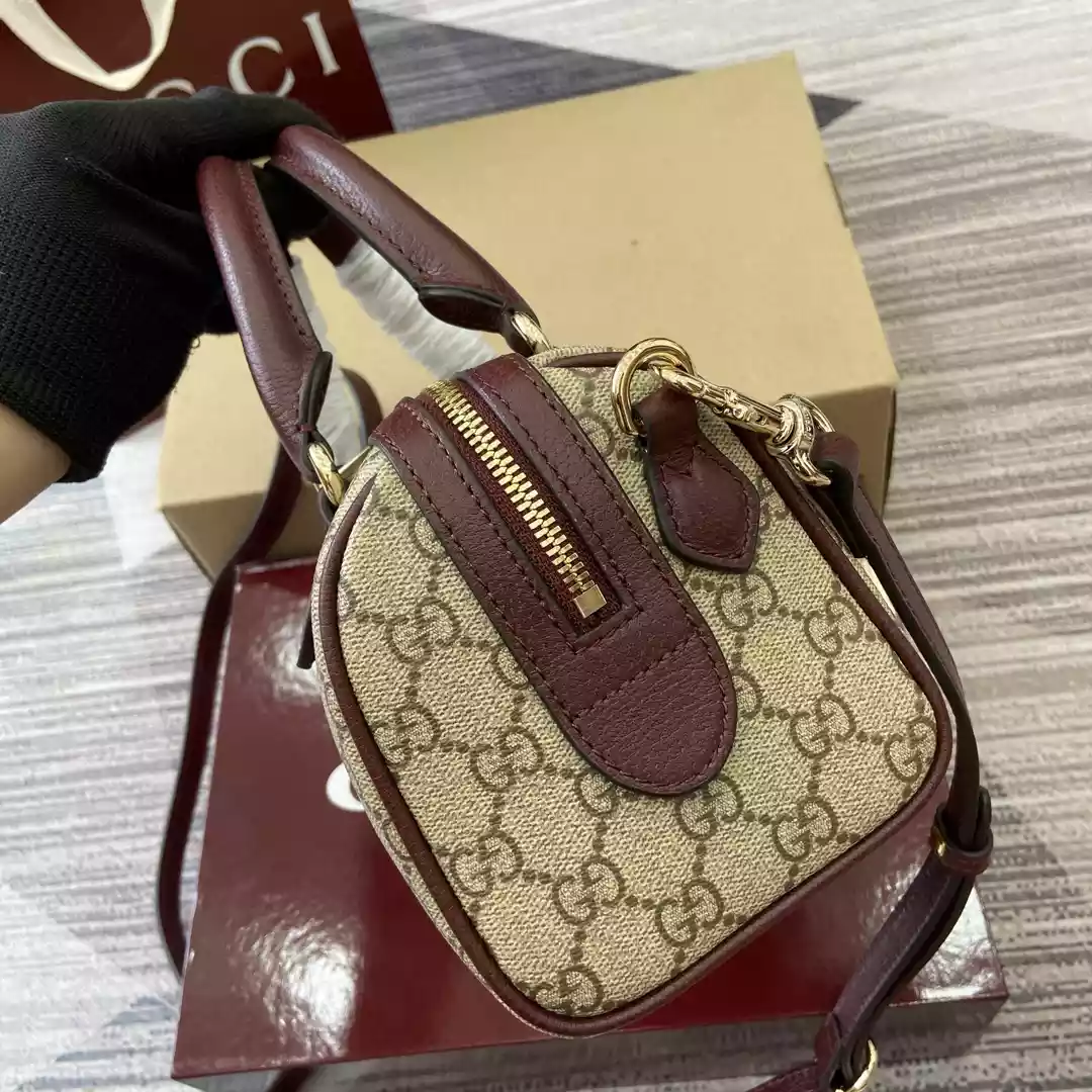 Gucci Savoy medium duffle bag in Beige GG Canva - BG085 Gucci Savoy medium duffle bag in Beige GG Canva