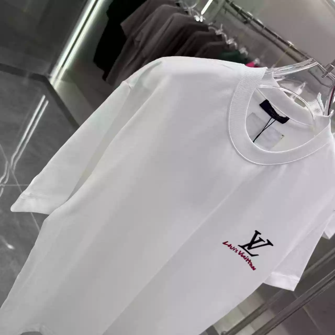 Louis Vuitton White Logo Print T-Shirt - LVTS084 Louis Vuitton White Logo Print T-Shirt