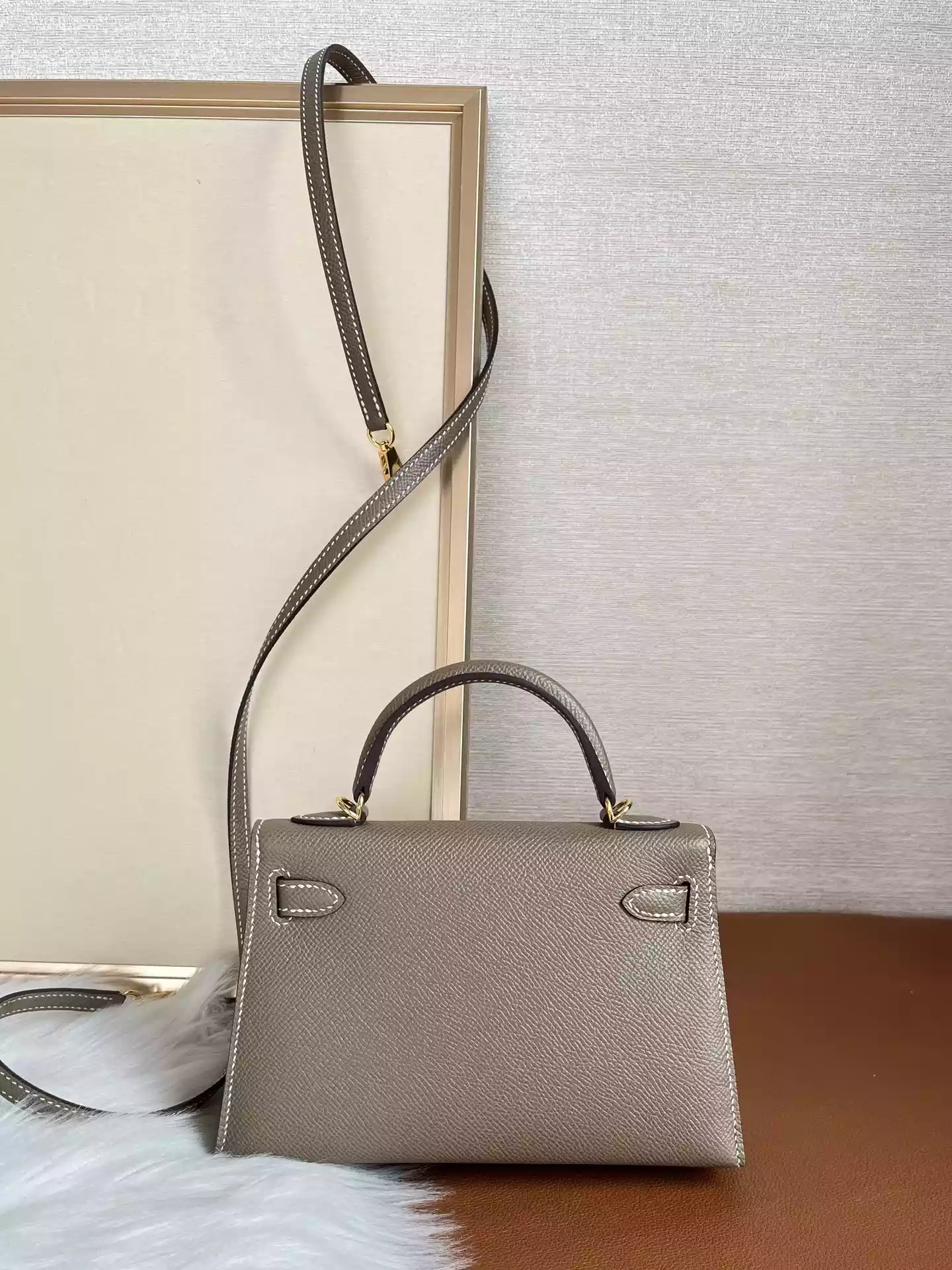 Hermes Mini Kelly 20 In Etoupe Epsom With Gold Hardware - HW192 Hermes Mini Kelly 20 In Etoupe Epsom With Gold Hardware