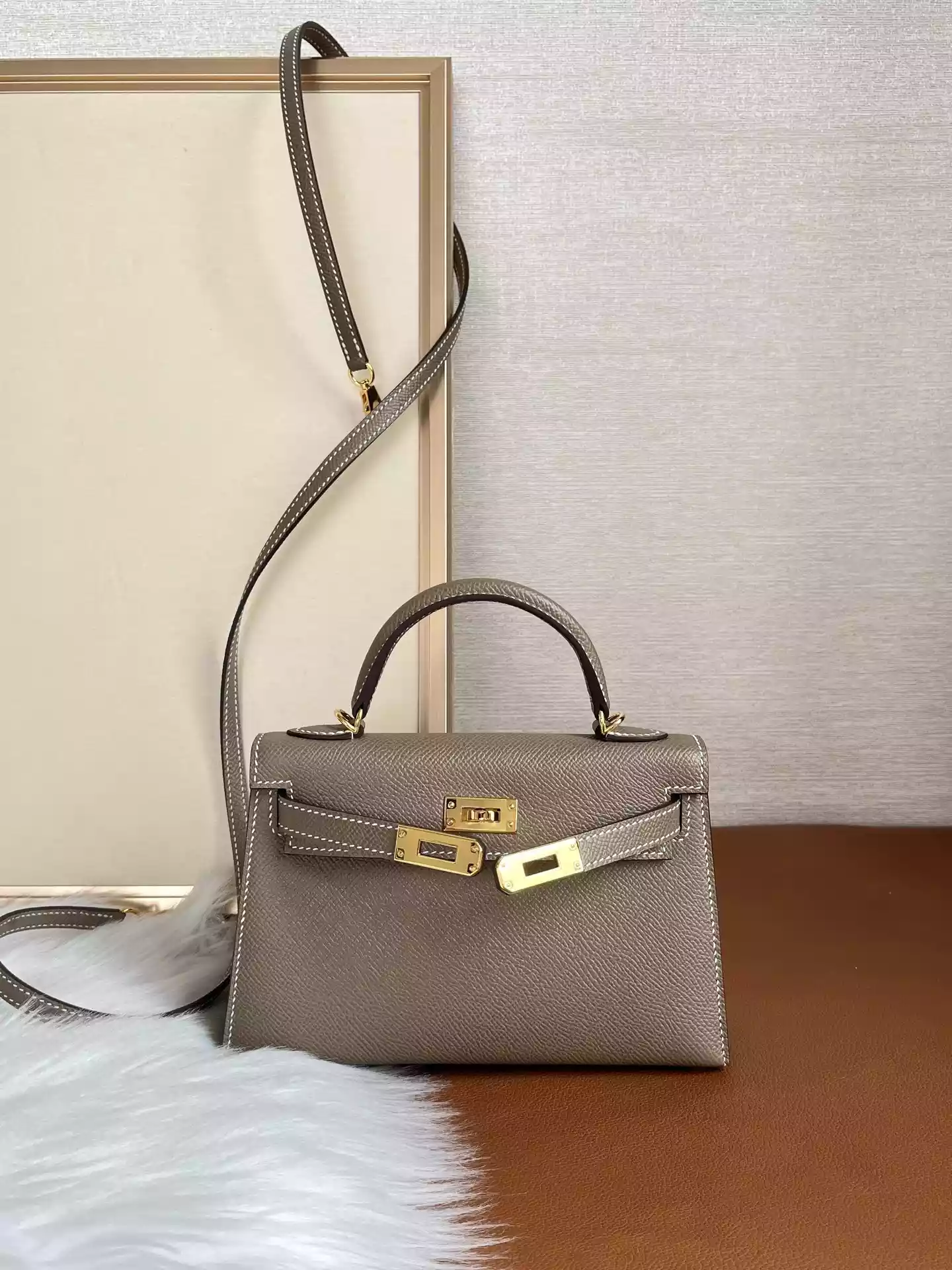 Hermes Mini Kelly 20 In Etoupe Epsom With Gold Hardware - HW192 Hermes Mini Kelly 20 In Etoupe Epsom With Gold Hardware