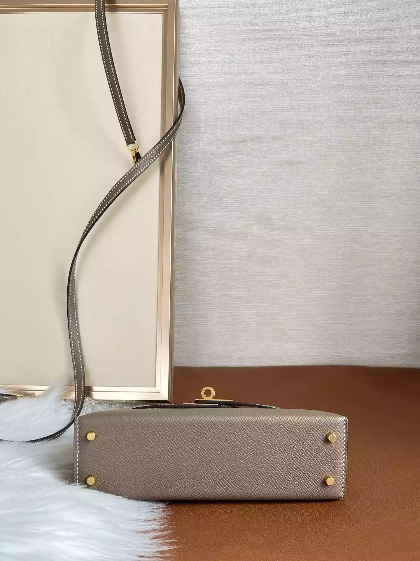 Hermes Mini Kelly 20 In Etoupe Epsom With Gold Hardware - HW192 Hermes Mini Kelly 20 In Etoupe Epsom With Gold Hardware