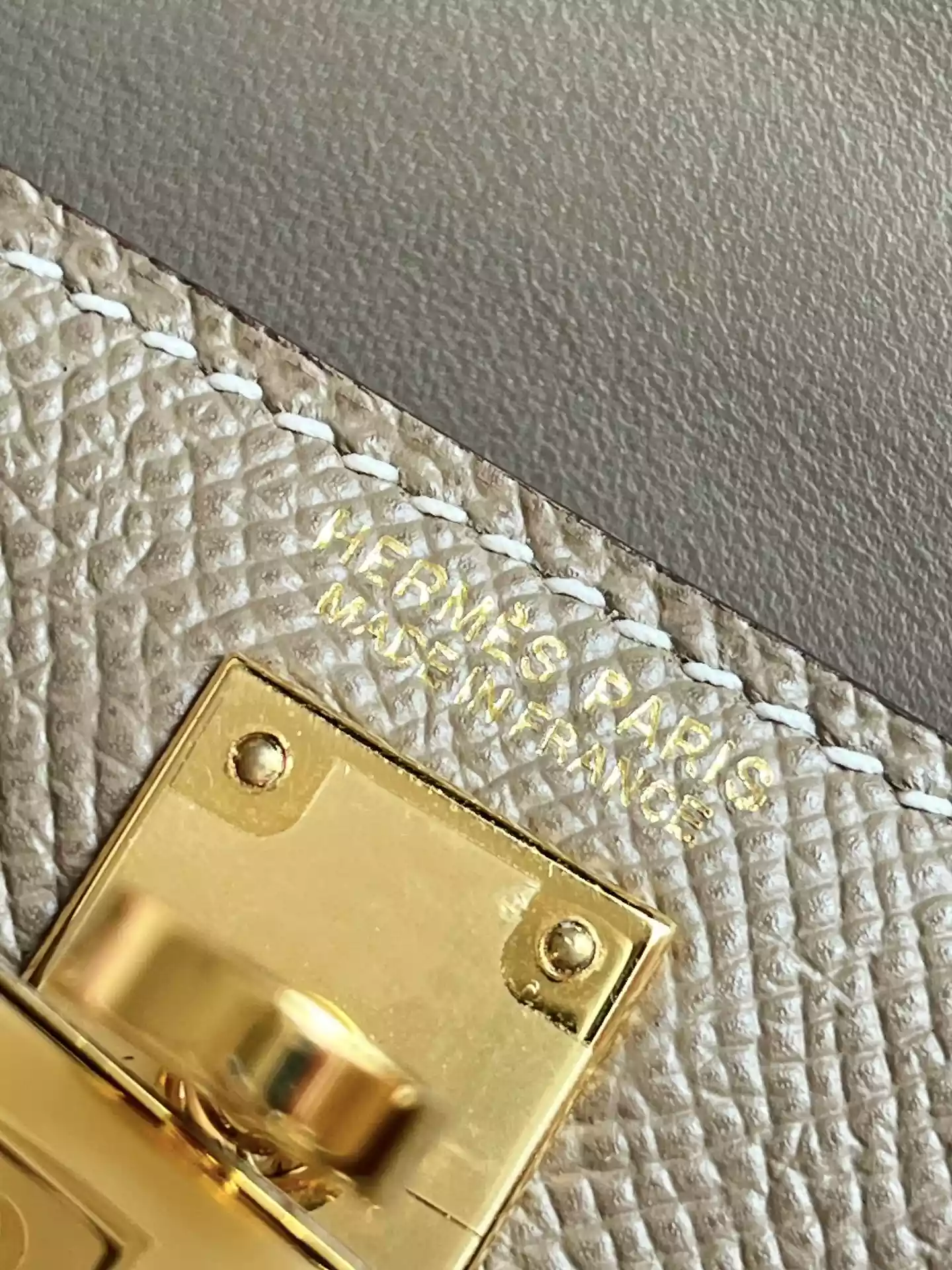 Hermes Mini Kelly 20 In Etoupe Epsom With Gold Hardware - HW192 Hermes Mini Kelly 20 In Etoupe Epsom With Gold Hardware