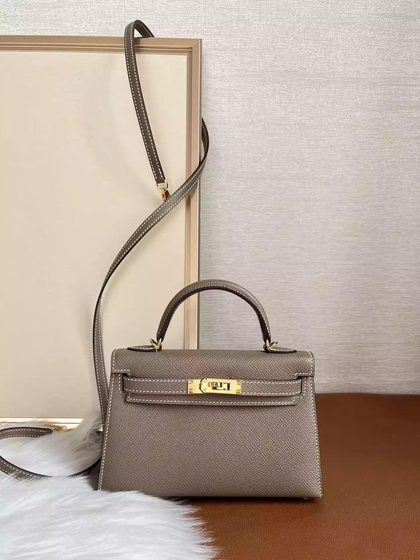 Hermes Mini Kelly 20 In Etoupe Epsom With Gold Hardware - HW192 Hermes Mini Kelly 20 In Etoupe Epsom With Gold Hardware