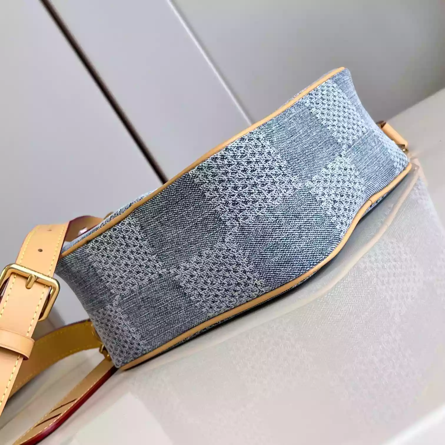 CHESS MESSENGER BLUE DAMIER DENIM 3D CANVAS N40706 - LW444 DISCOVERY BACKPACK PM SKY BLUE MONOGRAM CANVAS