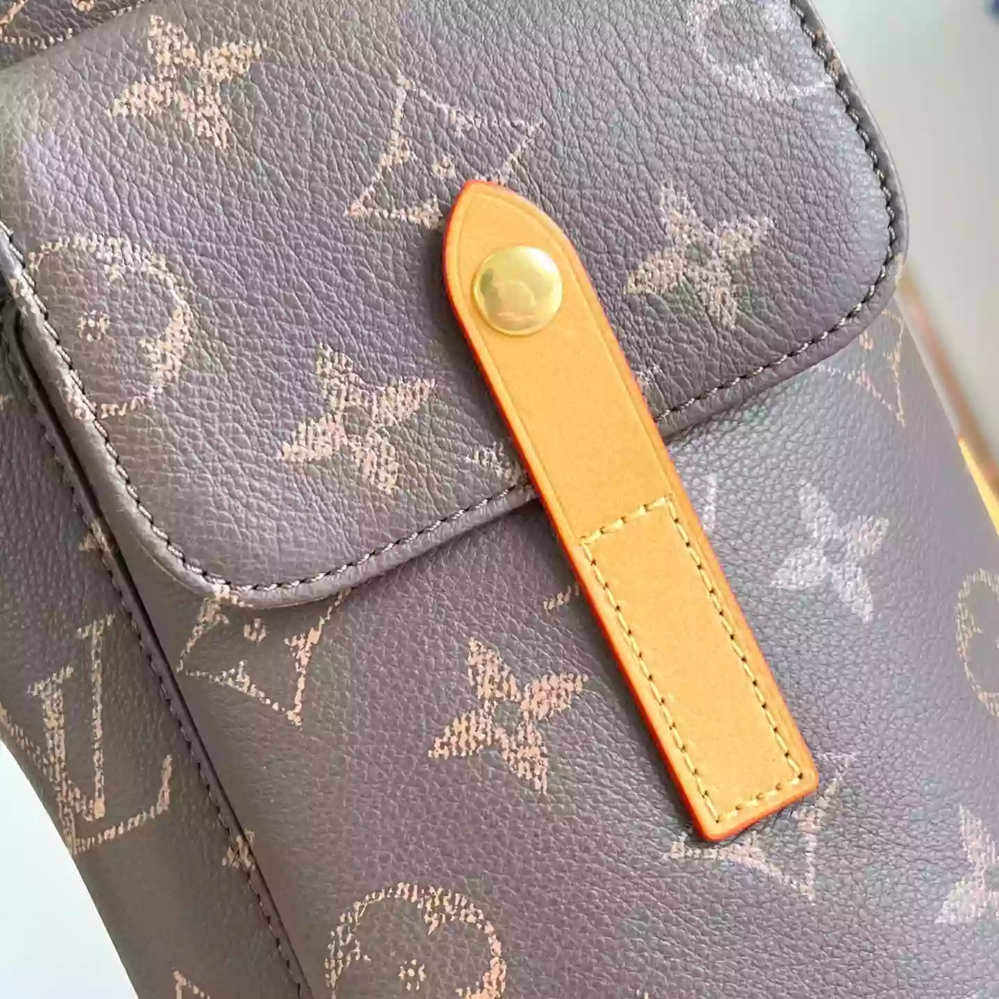 CHRISTOPHER MM BACKPACK BROWN MONOGRAM CALF LEATHER M14038 - LW338 DISCOVERY BACKPACK PM SKY BLUE MONOGRAM CANVAS