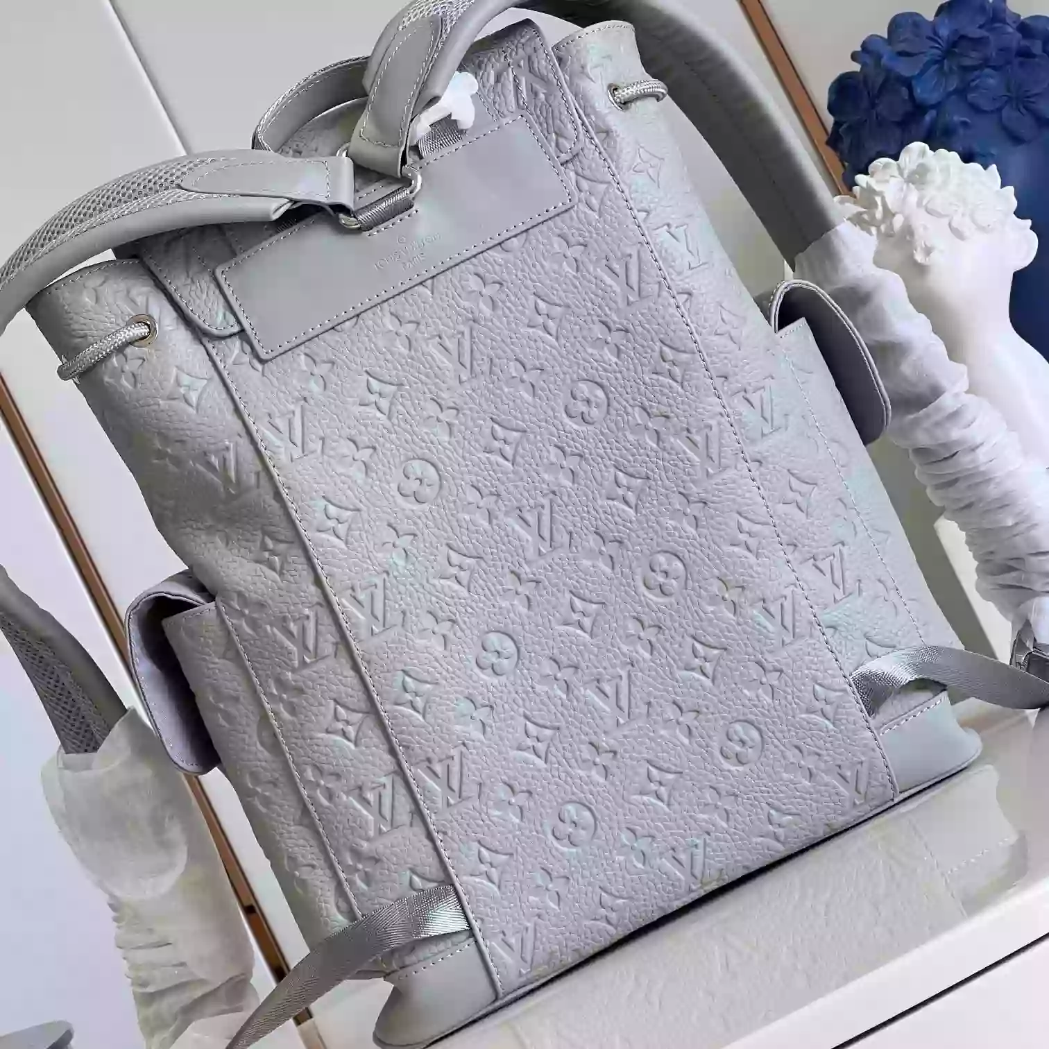CHRISTOPHER PM TAURILLON MONOGRAM IN GREY M23146 - LW339 DISCOVERY BACKPACK PM SKY BLUE MONOGRAM CANVAS