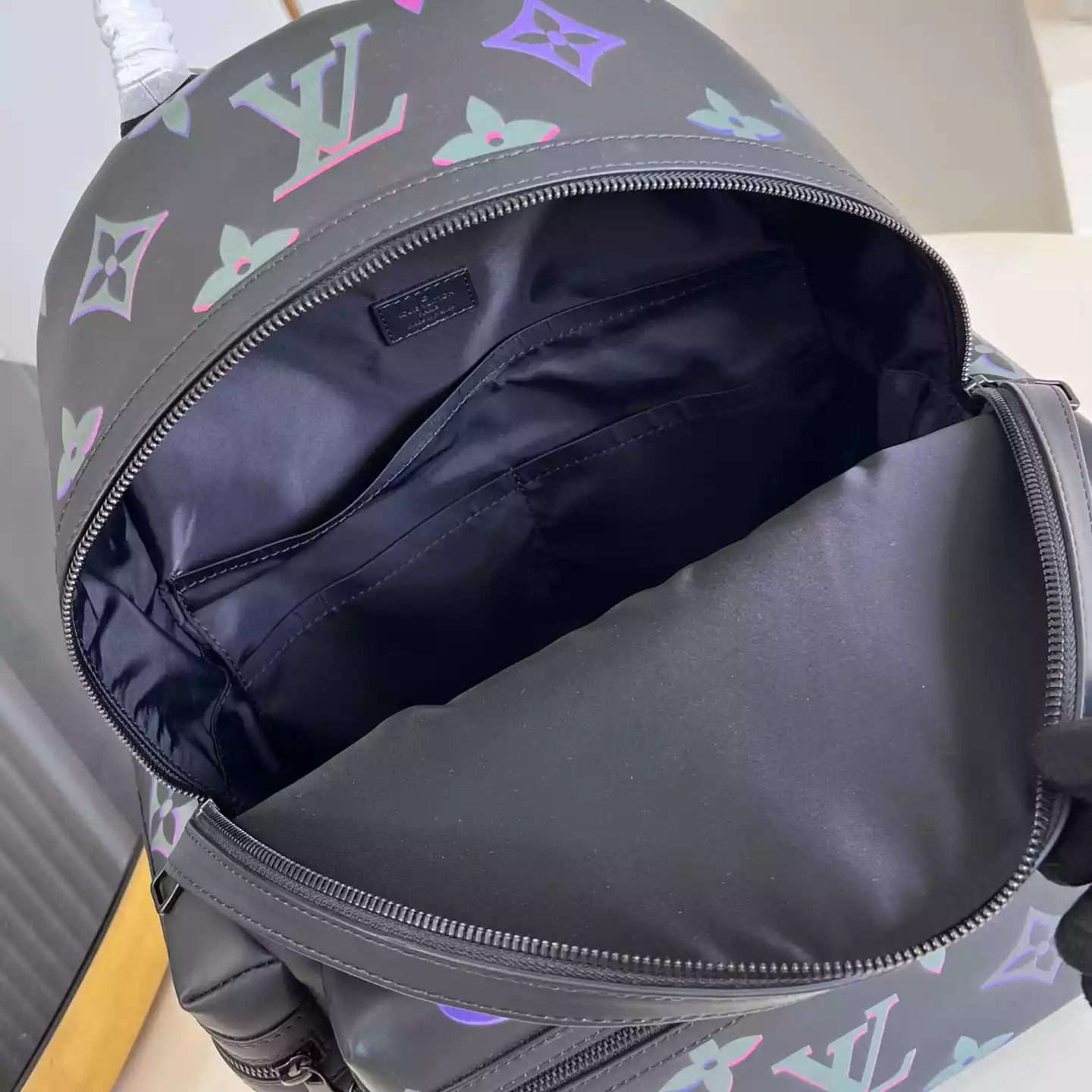 COMET CALF LEATHER BACKPACK IN BLACK M22488 - LW351 DISCOVERY BACKPACK PM SKY BLUE MONOGRAM CANVAS